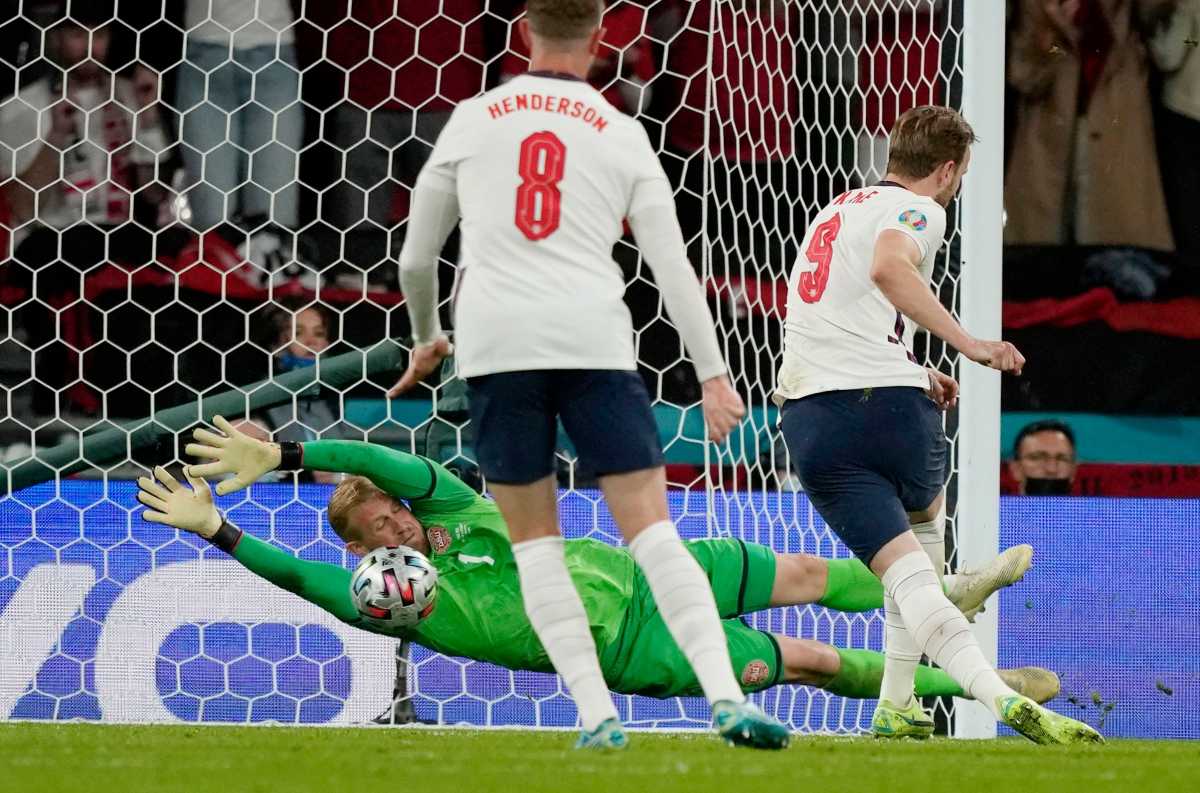 Euro 2020, Αγγλία – Δανία: Ο Σμάιχελ απέκρουσε το πέναλτι του Κέιν αλλά νικήθηκε στο «ριμπάουντ»