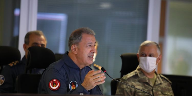 Ακάρ: Επίθεση στον Έλληνα ΥΕΘΑ και απειλές περί «προστασίας της Γαλάζιας Πατρίδας»