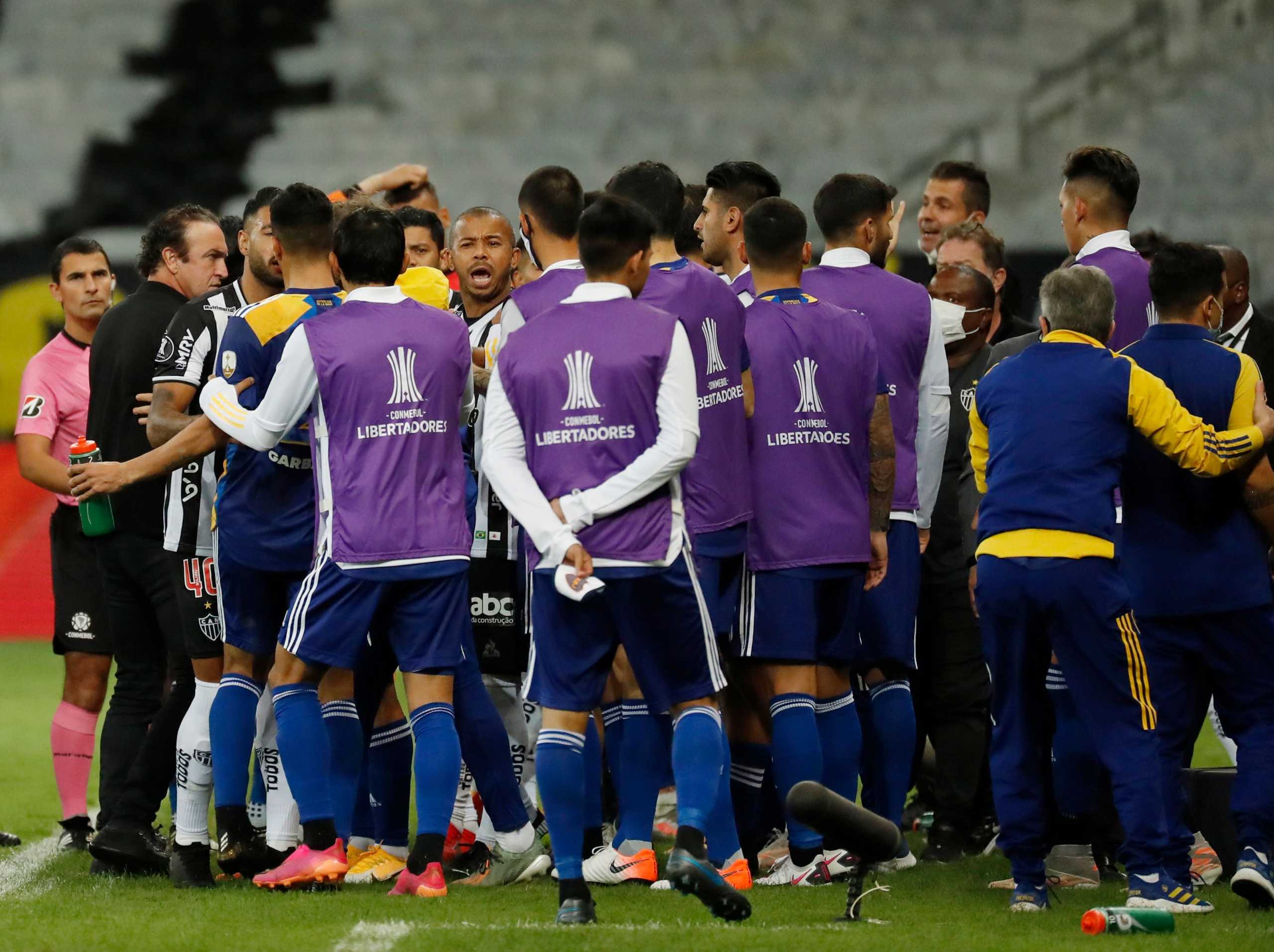 Soccer Football - Copa Libertadores - Round of 16 - Second leg - Atletico Mineiro v Boca Juniors - Estadio Mineirao, Belo Horizonte, Brazil - July 20, 2021 Atletico Mineiro coach Cuca with players during the match Pool via REUTERS