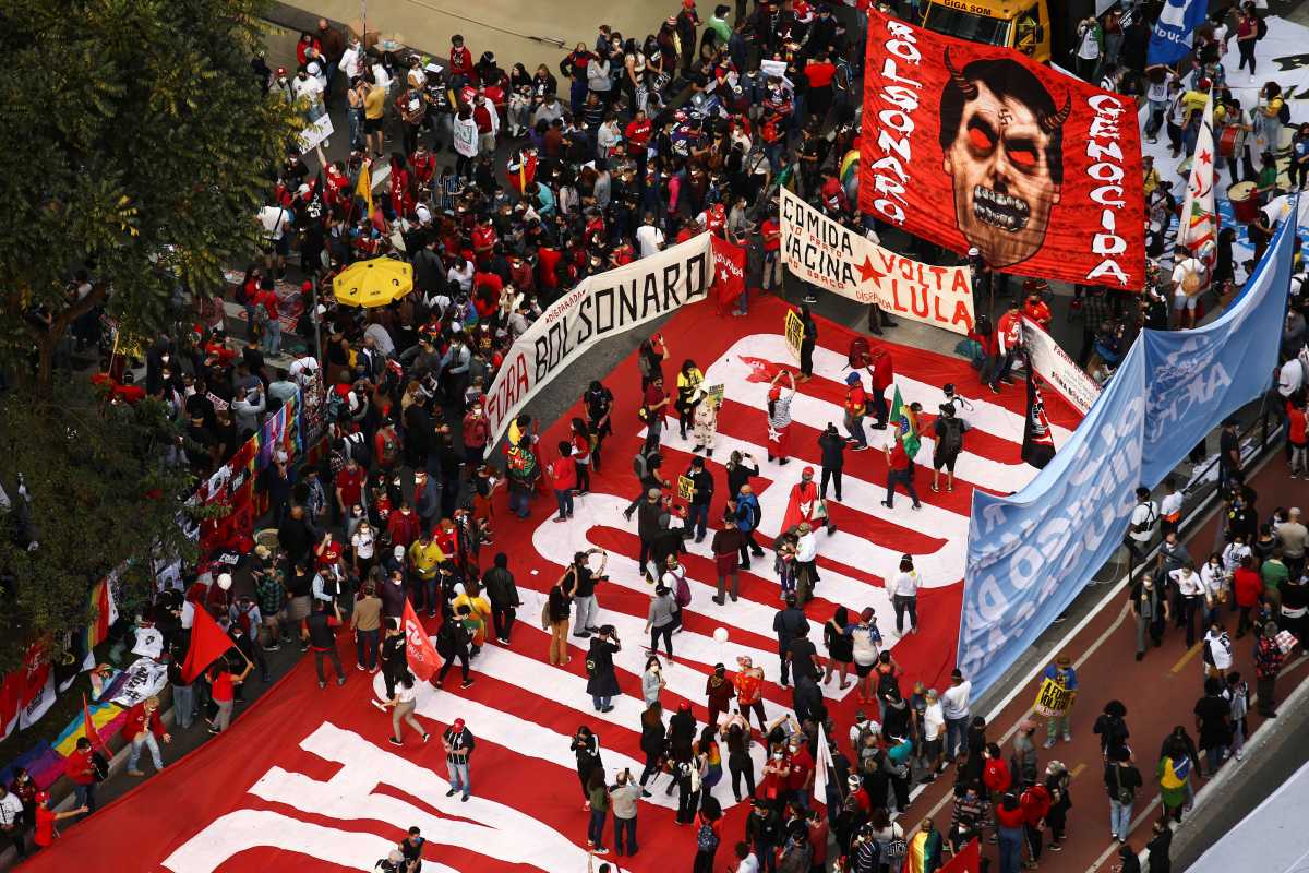 Βραζιλία: Χιλιάδες πολίτες ζητούν την καθαίρεση του Ζαΐρ Μπολσονάρο – Διαδηλώσεις σε μεγάλες πόλεις της χώρας