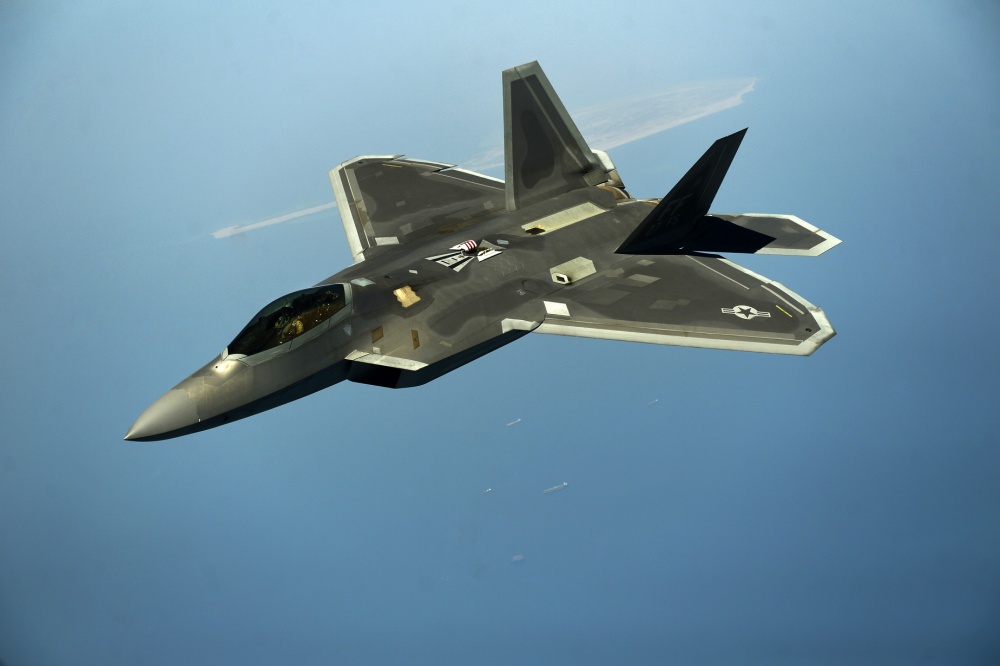 «Πρόβα πολέμου» με stealth μαχητικά F-22 στον Ειρηνικό και «μήνυμα» στην Κίνα