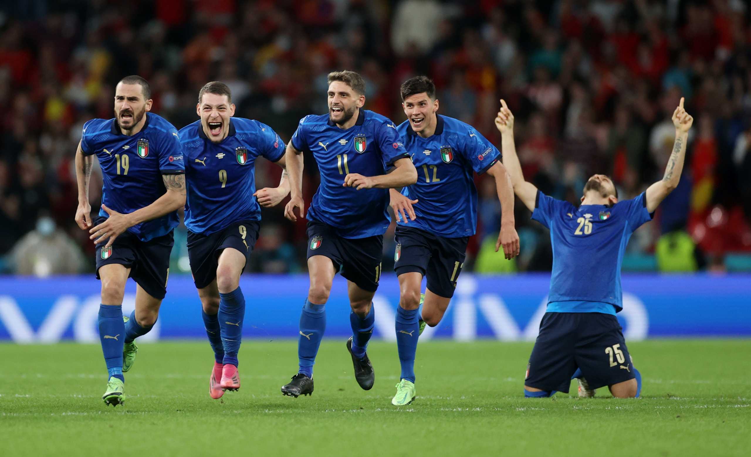 Soccer Football - Euro 2020 - Semi Final - Italy v Spain - Wembley Stadium, London, Britain - July 6, 2021 Italy players celebrate after the match Pool via REUTERS