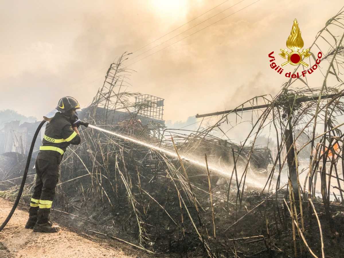 Φωτιές στην Ιταλία: Δύο νεκροί και 60 εστίες στην Καλαβρία – Καίγονται εκτάσεις σε ελληνόφωνα χωριά