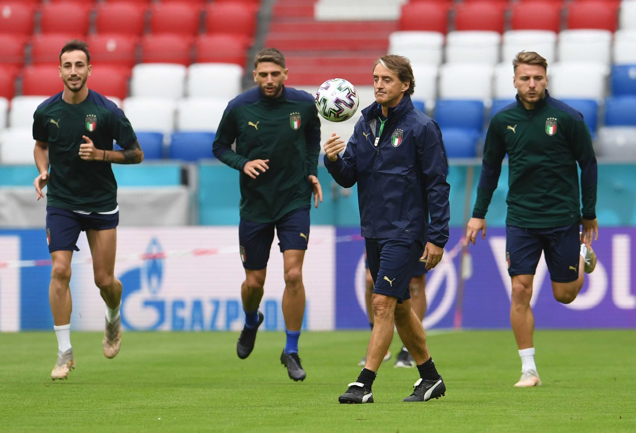 Soccer Football - Euro 2020 - Italy Training - Football Arena Munich, Munich, Germany - July 1, 2021 Italy coach Roberto Mancini during training REUTERS