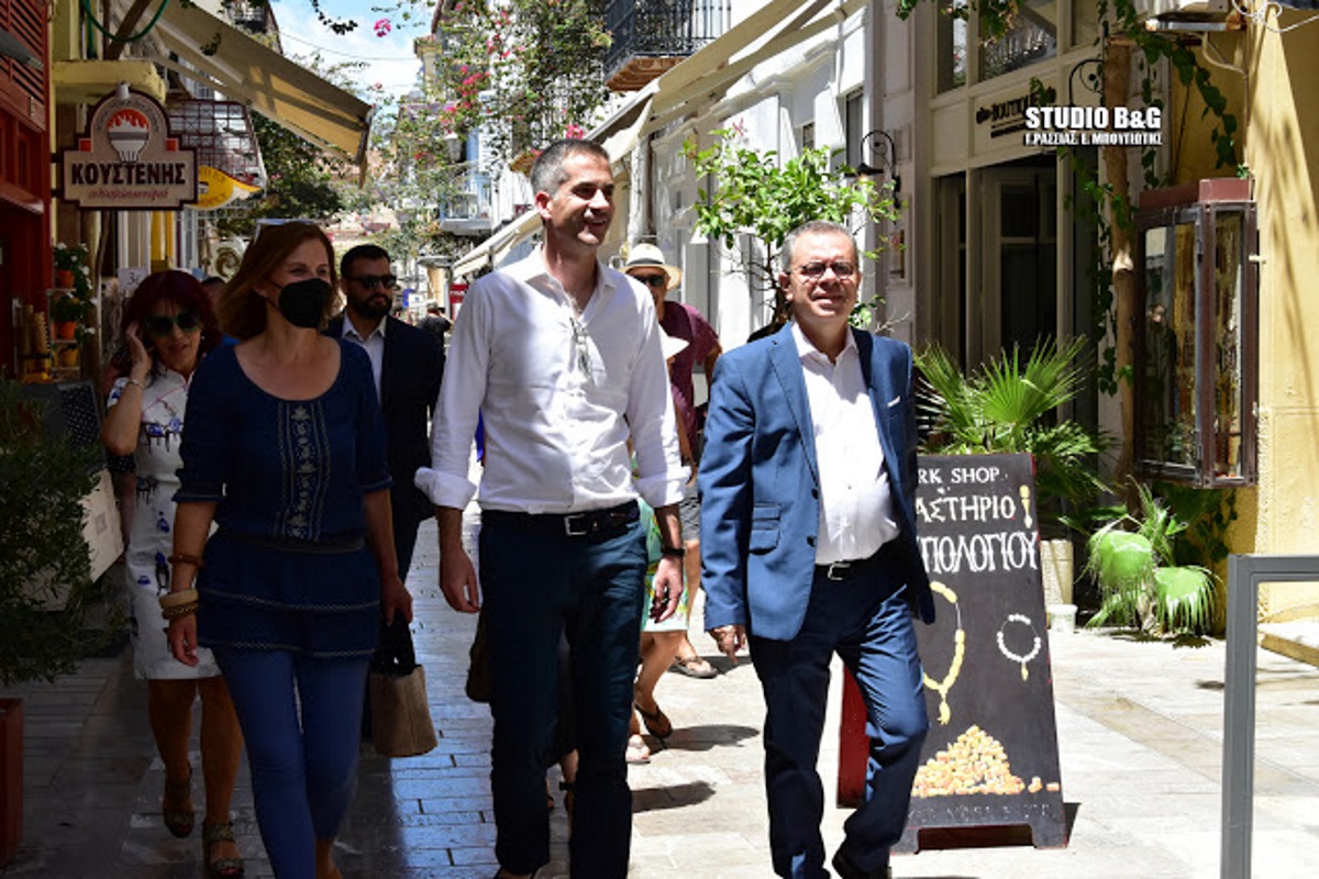 Στο Ναύπλιο ο Κώστας Μπακογιάννης: Τι του έκανε εντύπωση και η έκπληξη των Αθηναίων