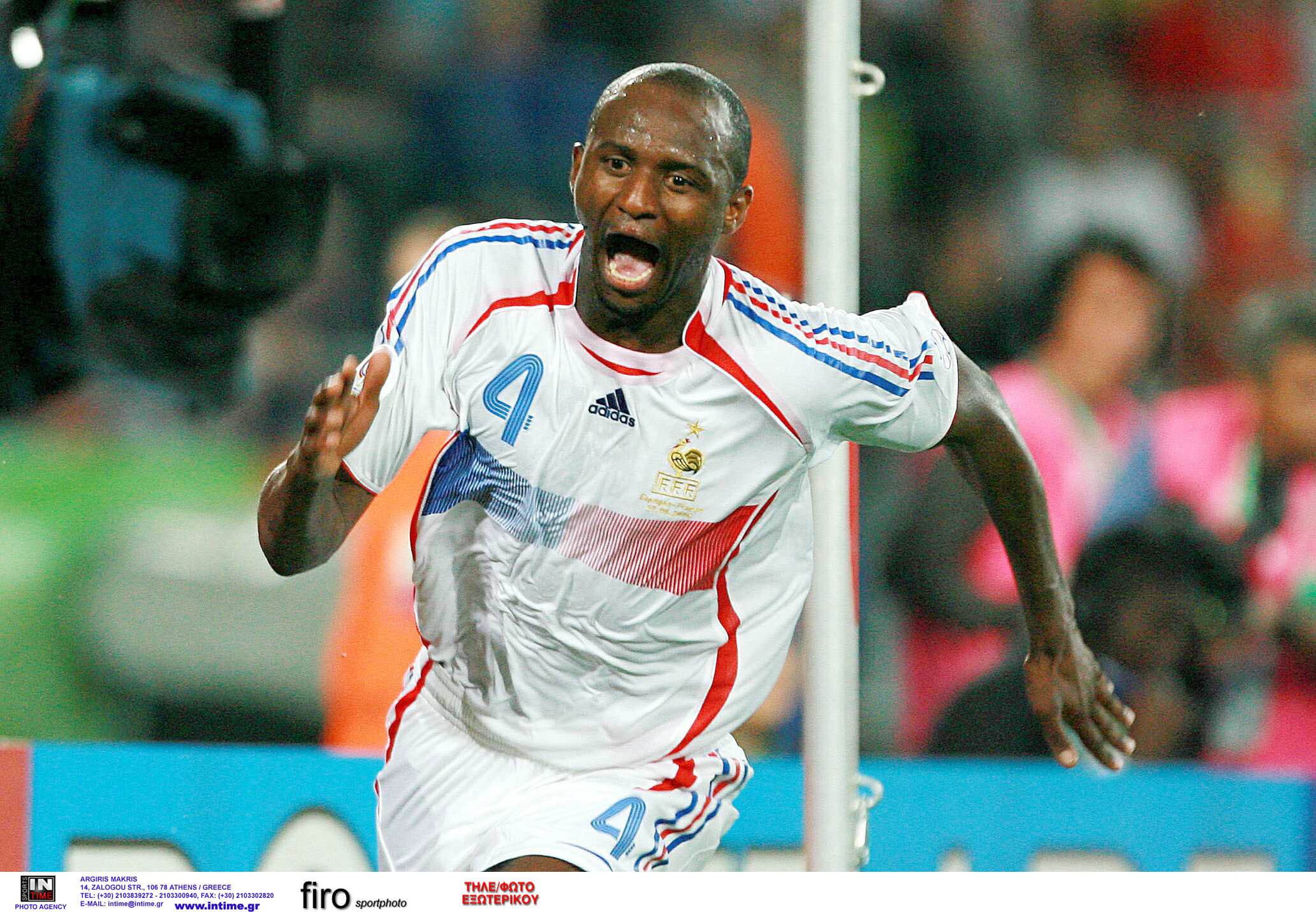 firo 
Fußball, Fussball :  27.06.2006
International, Nationalmannschaft,       
WM 2006, Weltmeisterschaft, FIFA World Cup 2006 Germany, Achtelfinale
ESP - FRA, Spanien - Frankreich, Spain - France  1:3
Patrick Vieira, FRA, bejubelt hier sein Treffer zum 1:2, Jubel,  halbe Figur  
copyright by firo sportphoto:
Pfefferackerstr. 2aÊ
45894 Gelsenkirchen
www.firosportphoto.de
mail@firosportphoto.de
(Volksbank Bochum-Witten)
BLZ.: 430 601 29
Kt. Nr.: 341 117 100
T Nr.: 341 117 100
Tel:Ê 0209 - 9304402
Fax:Ê 0209 - 9304443