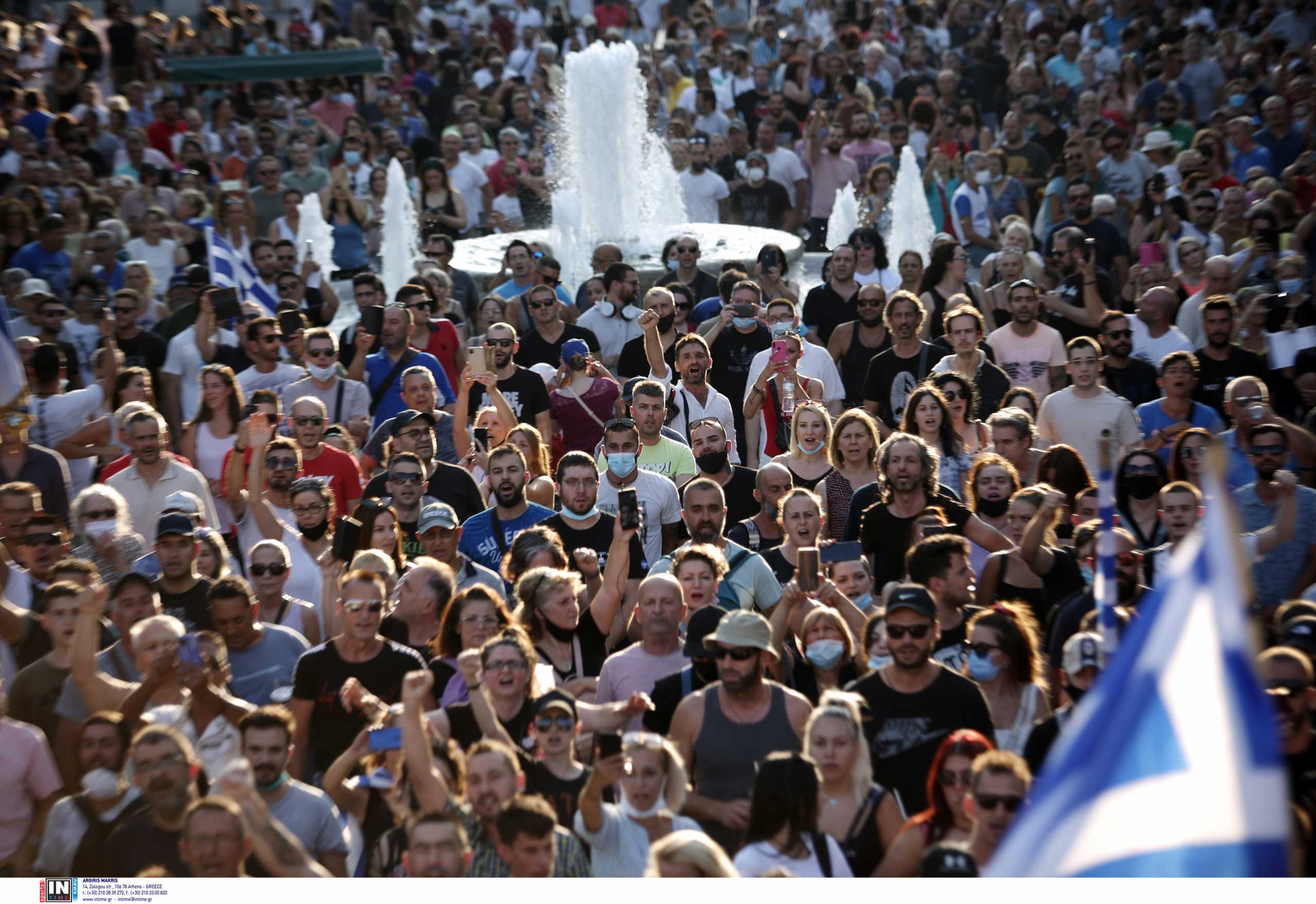 Νέα μέτρα στον ορίζοντα: Στο τραπέζι υποχρεωτικά rapid test – «Κρίσιμη η κατάσταση για τα σχολεία»