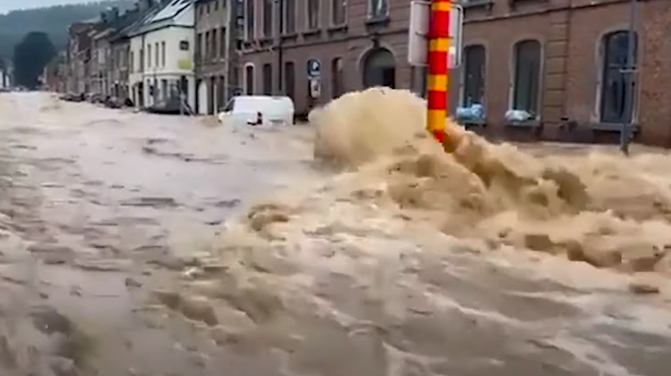 Βέλγιο: «Πνίγουν» την Βαλλονία οι σφοδρές βροχοπτώσεις – 2 νεκροί