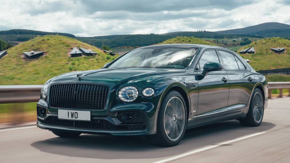 Η Bentley Flying Spur πέρασε στην εποχή της υβριδικής κίνησης (pics)