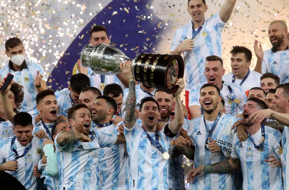Soccer Football - Copa America  2021 - Final - Brazil v Argentina - Estadio Maracana, Rio de Janeiro, Brazil - July 10, 2021 Argentina's Lionel Messi and teammates celebrate winning the Copa America with the trophy REUTERS
