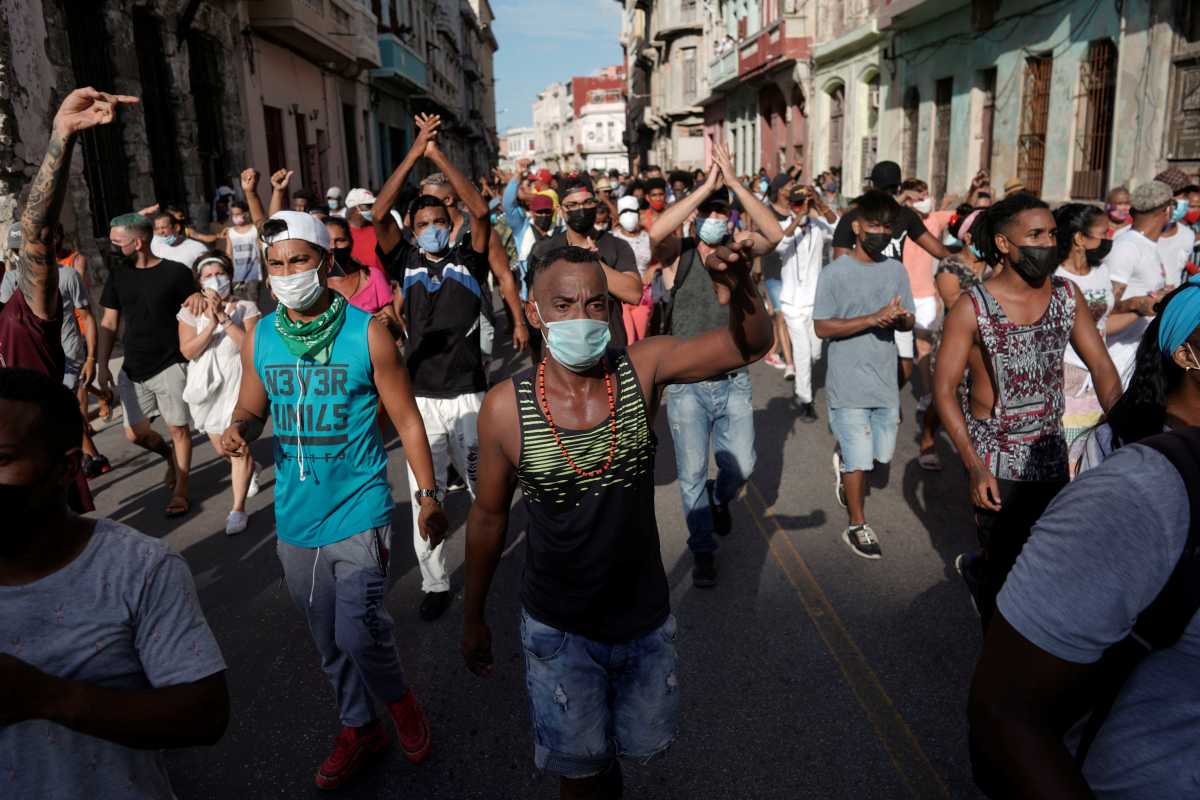 Κούβα: Αντικυβερνητικές διαδηλώσεις και… αντιδιαδηλώσεις σε όλη τη χώρα – Νέο ρεκόρ κρουσμάτων
