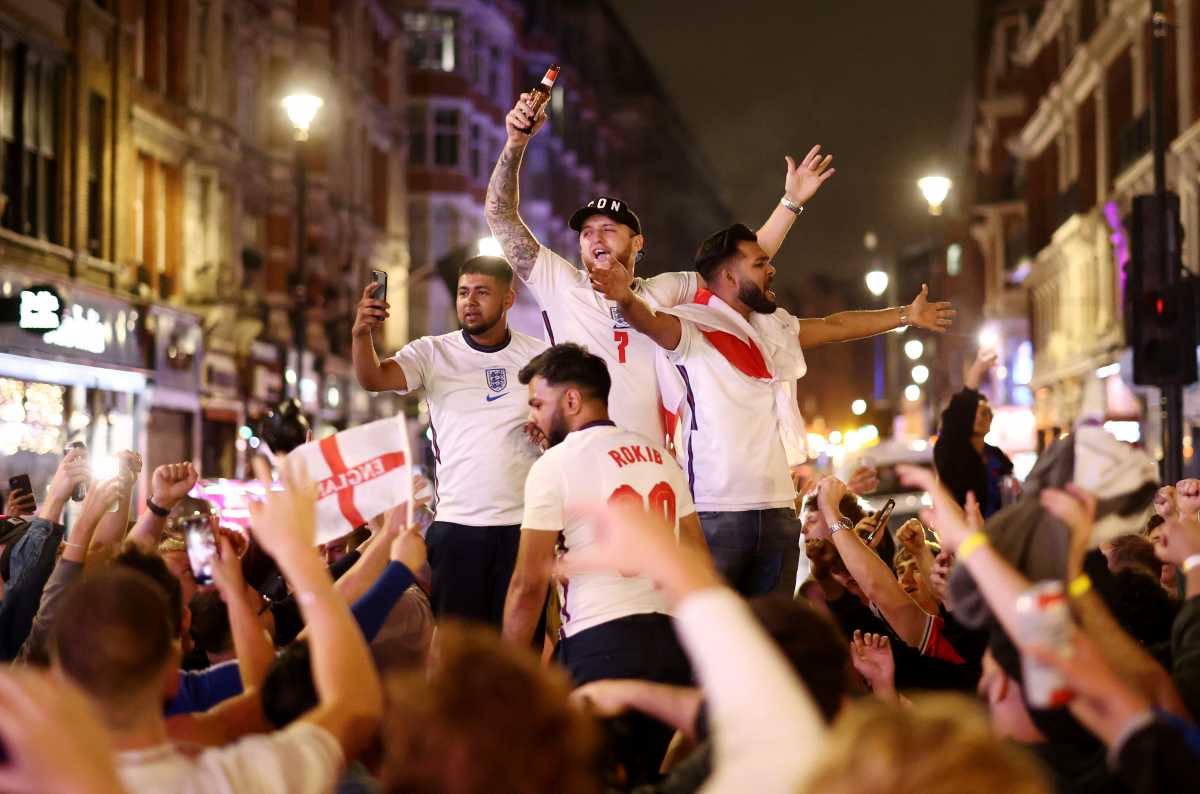 Euro 2020: «Τρέλα» στην Αγγλία, μαζεύουν υπογραφές για να γίνει αργία η ημέρα του τελικού