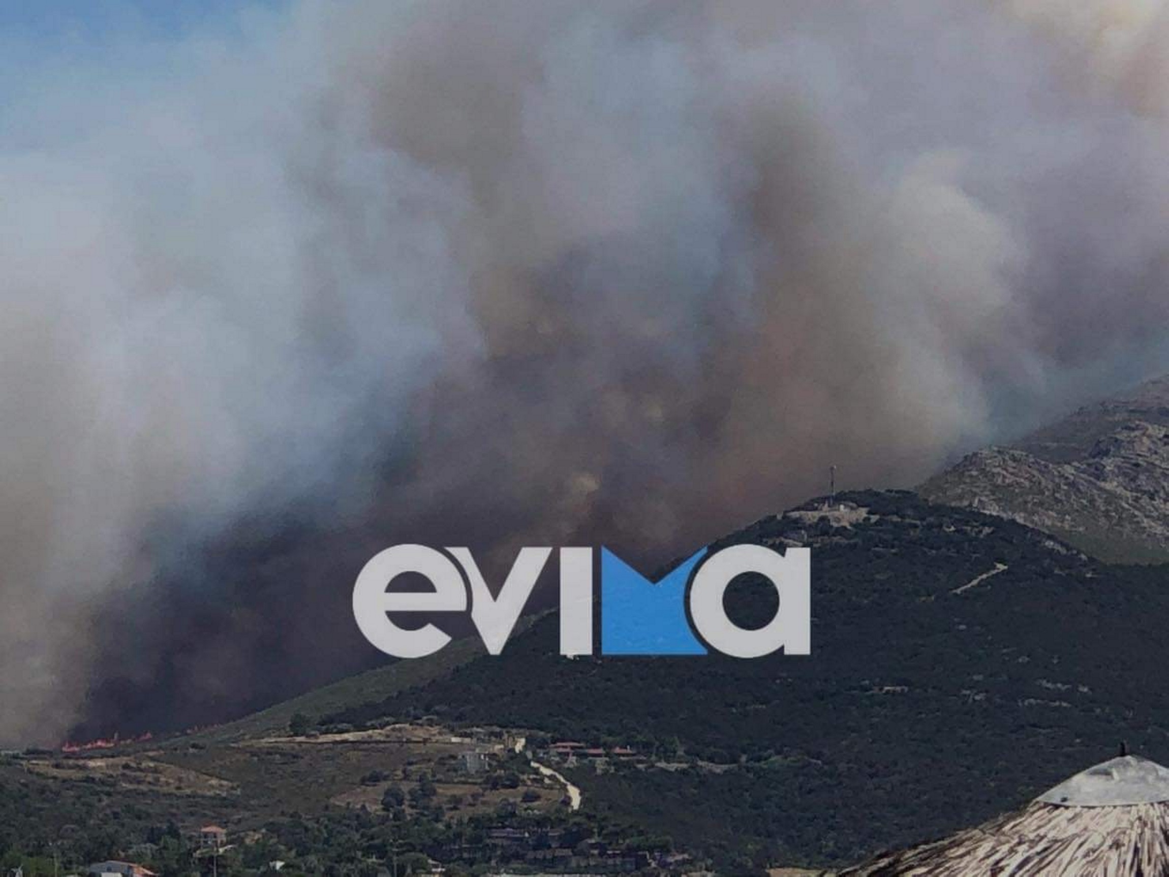 Φωτιά στην Εύβοια: Μήνυμα του 112 με εντολή εκκένωσης για το Νιμπορειό