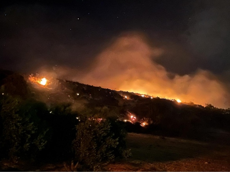 Ηράκλειο: Μεγάλη φωτιά στο Ηράκλειο απείλησε σπίτια