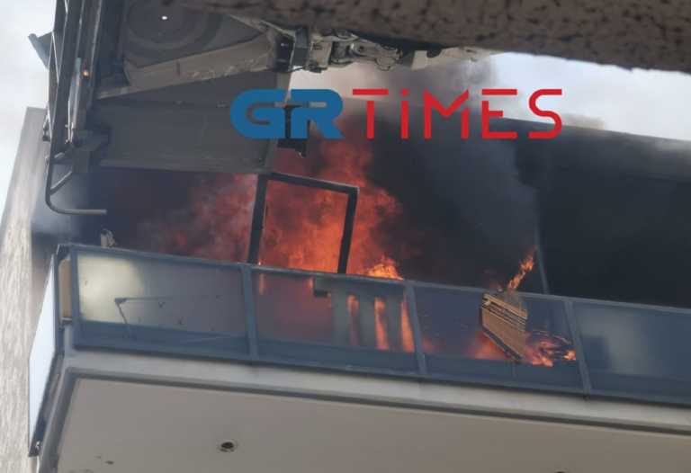 Θεσσαλονίκη: Φωτιά σε διαμέρισμα στην Καλαμαριά – «Ακούστηκαν 2 εκρήξεις»