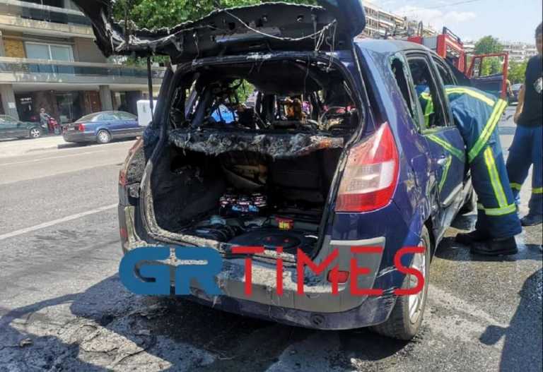 Θεσσαλονίκη: Κάηκε το αυτοκίνητο τους στη μέση του δρόμου αλλά… πήγαν κανονικά διακοπές