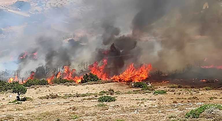 Φωτιά στην Πάρο κοντά στον ΧΥΤΑ