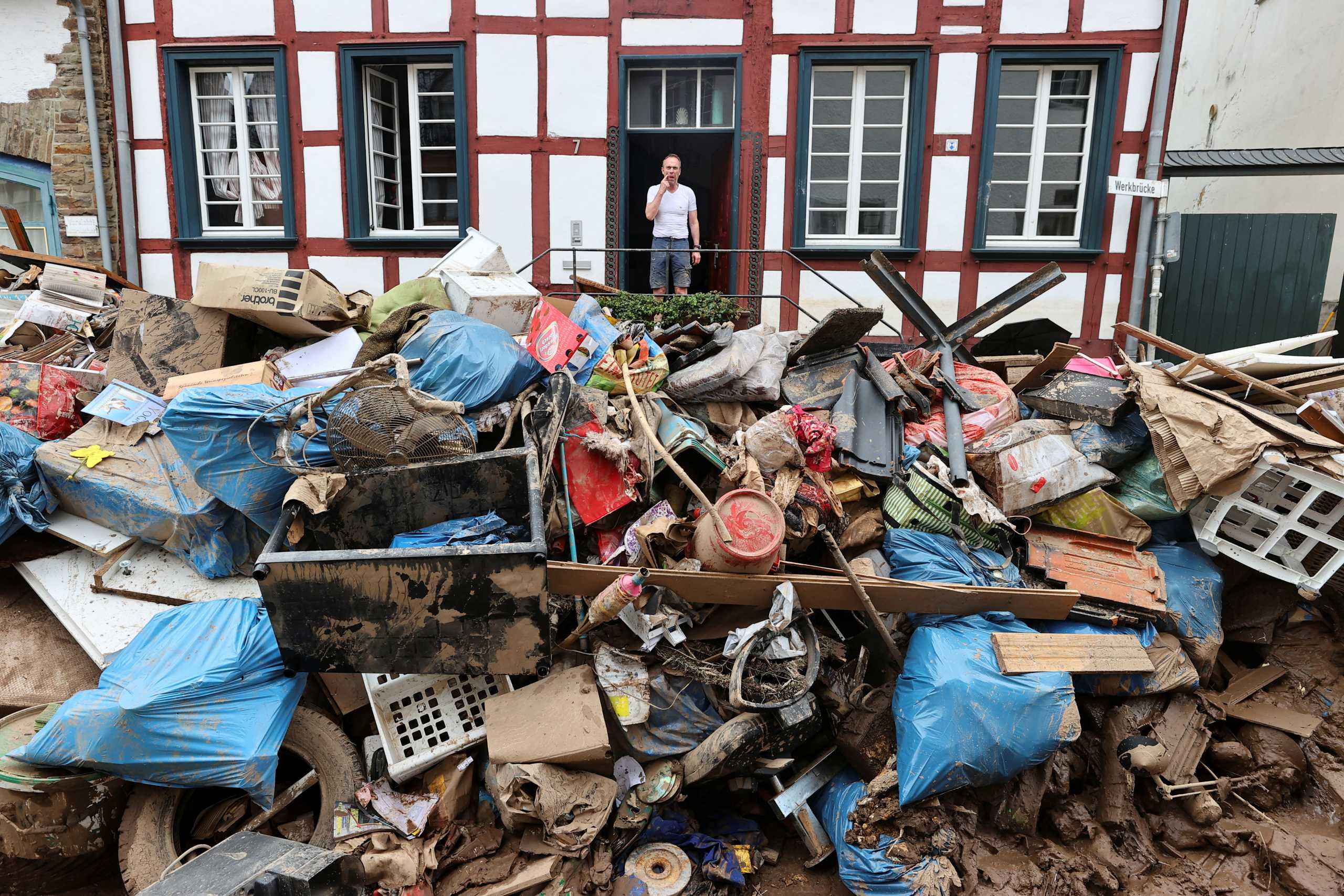 Γερμανία – πλημμύρες: «Μπαλάκι» οι ευθύνες ανάμεσα σε κυβέρνηση και κρατίδια