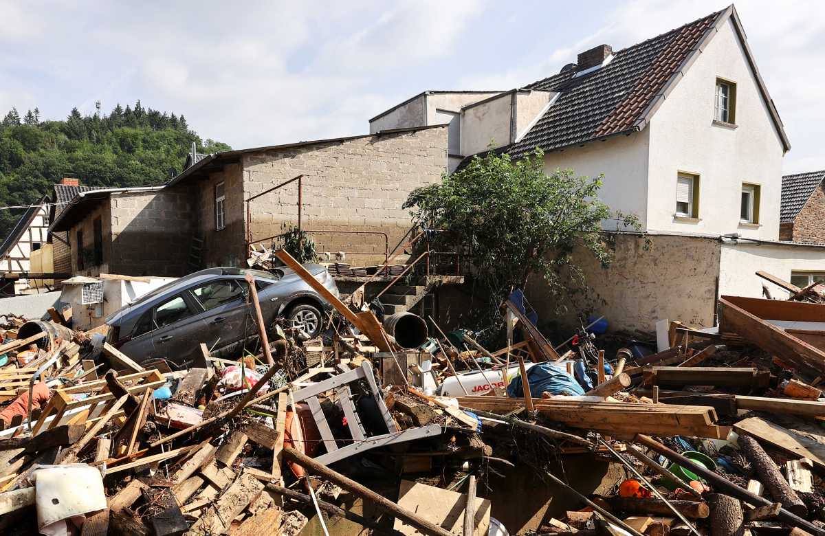 Πλημμύρες στη Γερμανία: Ελάχιστες πιθανότητες να βρεθούν επιζώντες