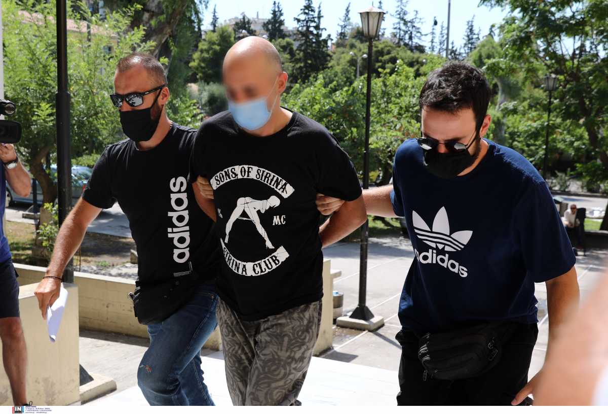ΣΥΡΙΖΑ: Γιατί δεν δίνουν τις φωτογραφίες του αστυνομικού στην Ηλιούπολη;