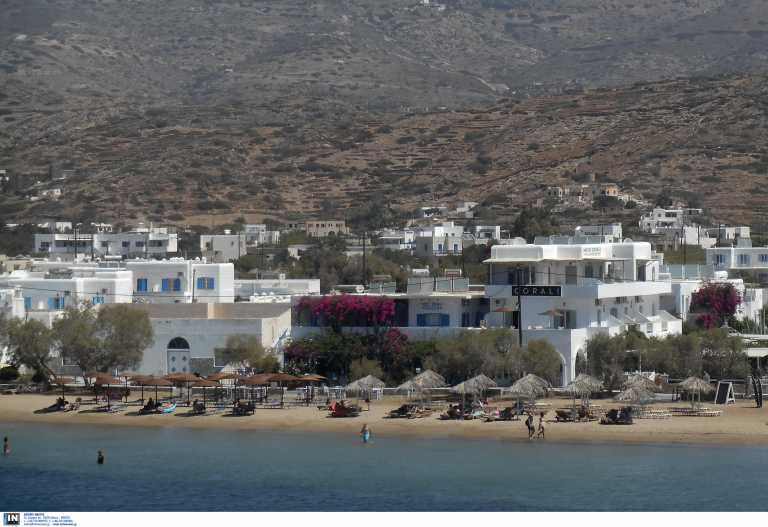 Ίος: 15 νεαροί Ιταλοί σε καραντίνα, πέντε θετικοί στον κορονοϊό