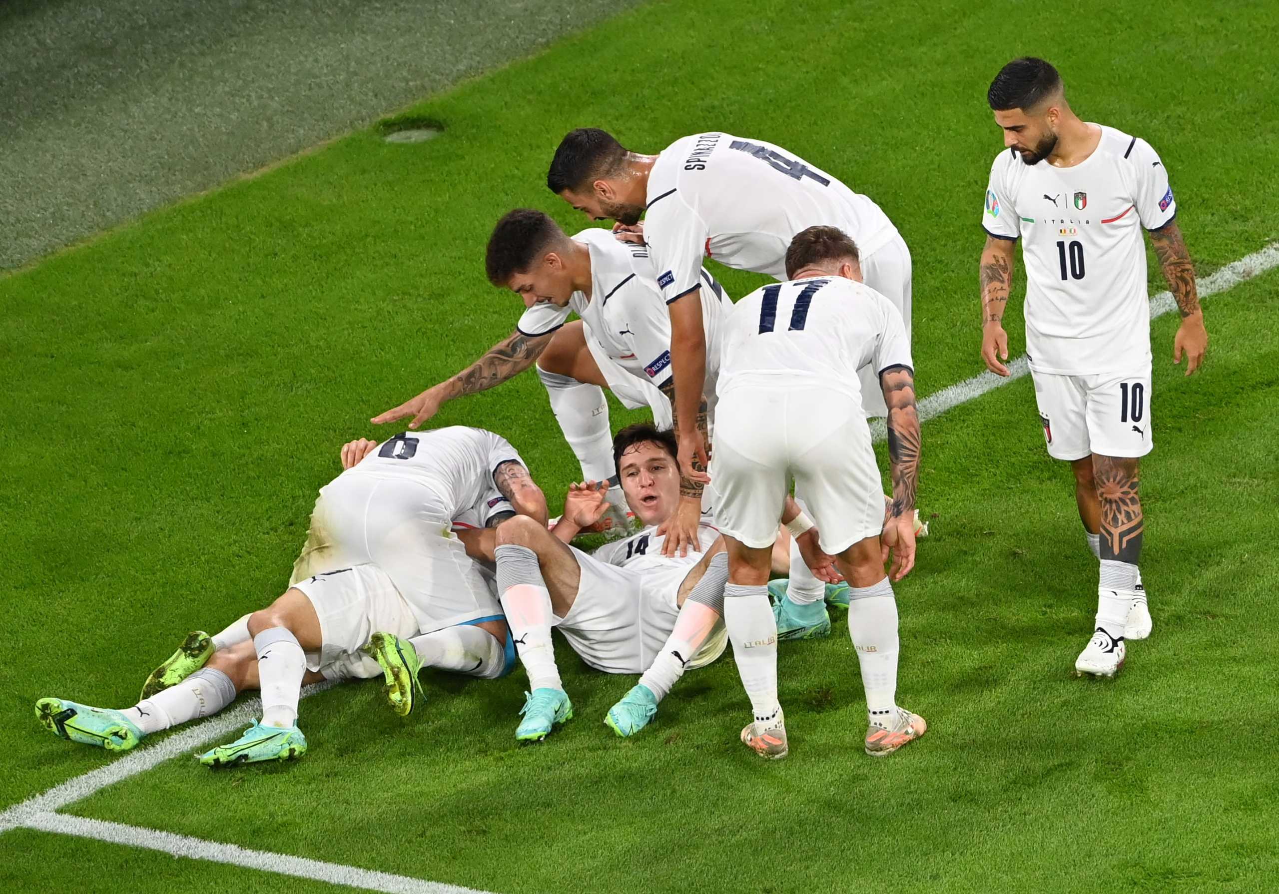 Soccer Football - Euro 2020 - Quarter Final - Belgium v Italy - Football Arena Munich, Munich, Germany - July 2, 2021 Italy's Nicolo Barella celebrates scoring their first goal with teammates Pool via REUTERS