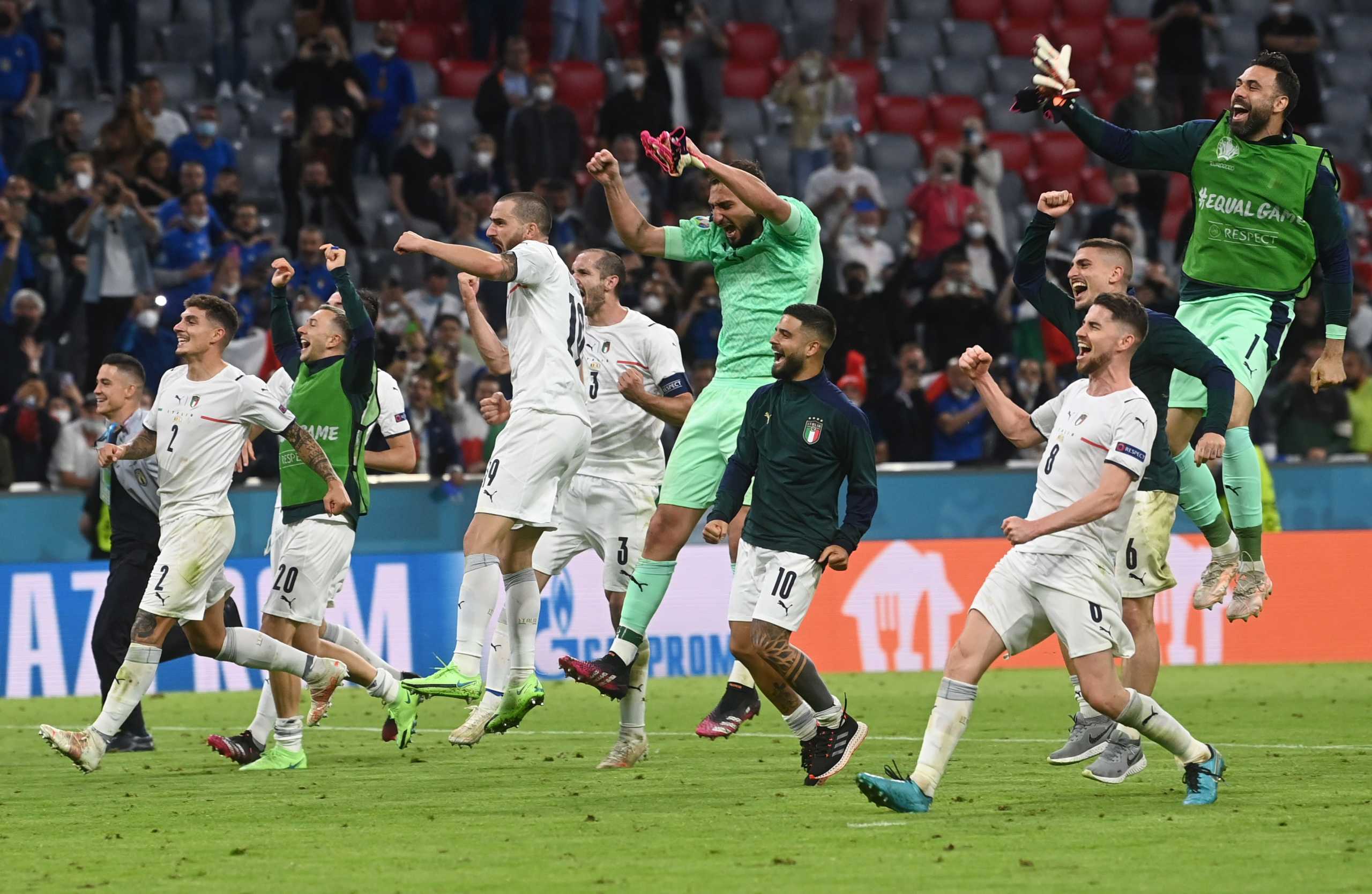 Soccer Football - Euro 2020 - Quarter Final - Belgium v Italy - Football Arena Munich, Munich, Germany - July 2, 2021 Italy's players celebrate after the match Pool via REUTERS