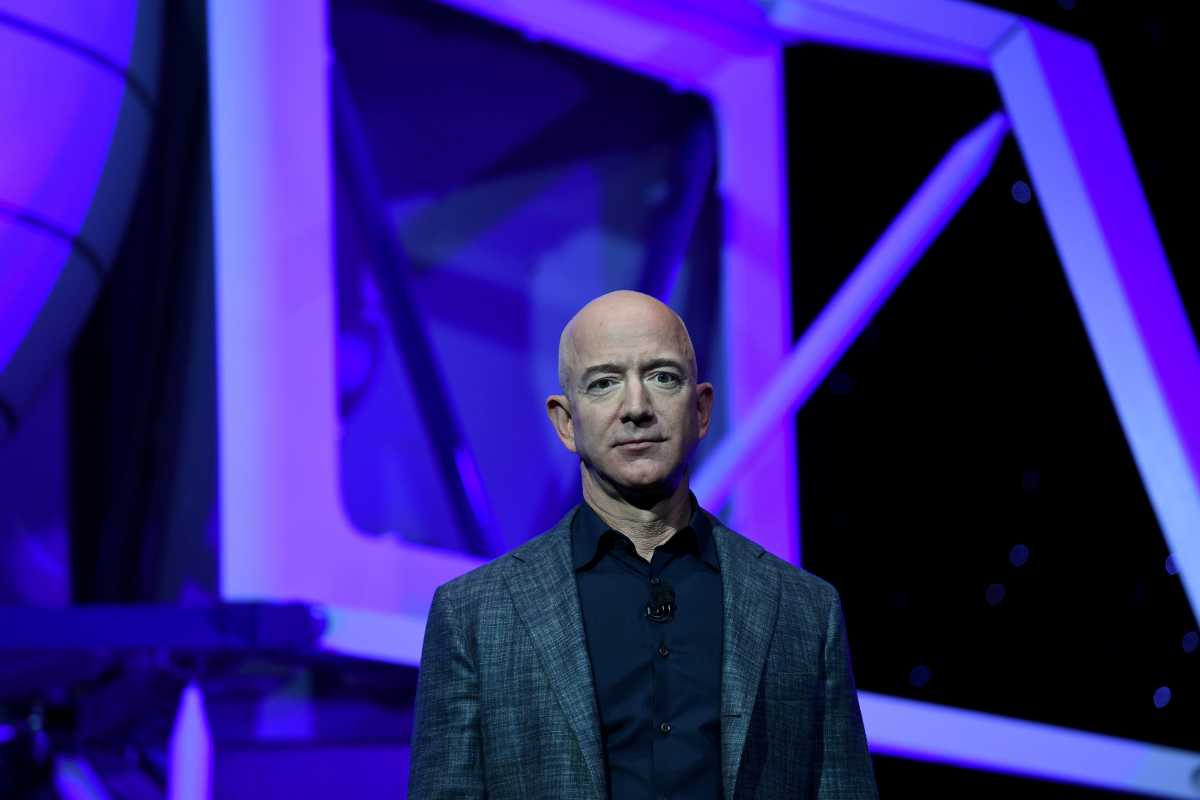 Ο Jeff Bezos παραδίδει τα «κλειδιά» της Amazon και αυτή είναι η κληρονομιά του