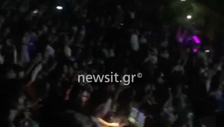 Χαμός για την Καίτη Γαρμπή στη Θεσσαλονίκη: Πως να σας πω να κάτσετε; Θα μας πάνε μέσα