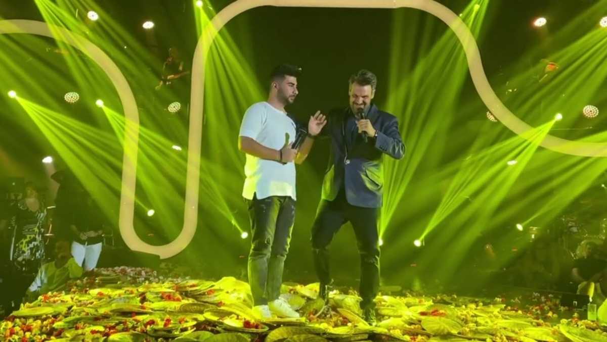 Πάνος Κιάμος: Πώς τίμησε τον Τόλη Βοσκόπουλο επί σκηνής