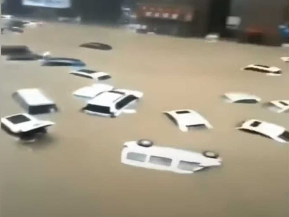 Κίνα: 200.000 εκτοπισμένοι και 12 νεκροί από τις πλημμύρες στην Τσεντσόου
