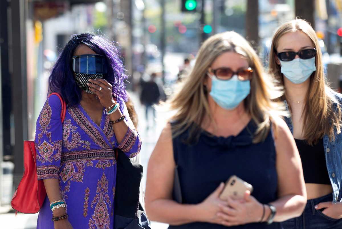 Λος Άντζελες: Επιστρέφει η υποχρεωτική χρήση μάσκας παντού