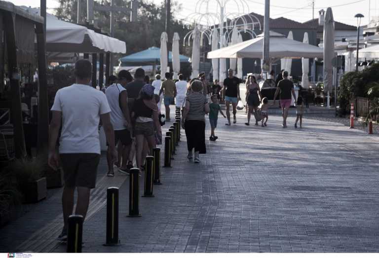 "Βράζουν" Αττική και Κρήτη - Πάνω από 300 τα κρούσματα στο κέντρο της Αθήνας, 37 στη Μύκονο