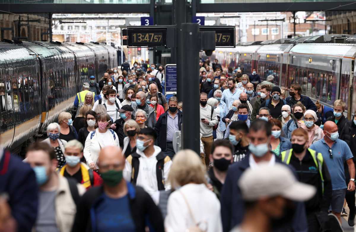 Βρετανία: Με μάσκα στα μέσα μαζικής μεταφοράς στο Λονδίνο και μετά την άρση των περιορισμών