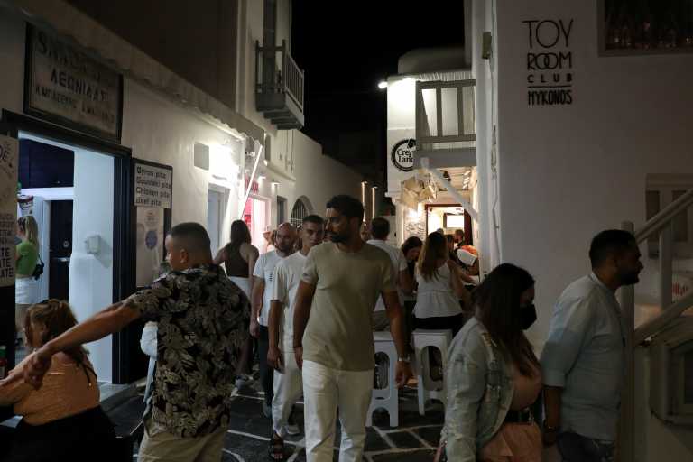 Βασιλακόπουλος: Ξεχάστε ξεφαντώματα χωρίς μαζικό εμβολιασμό