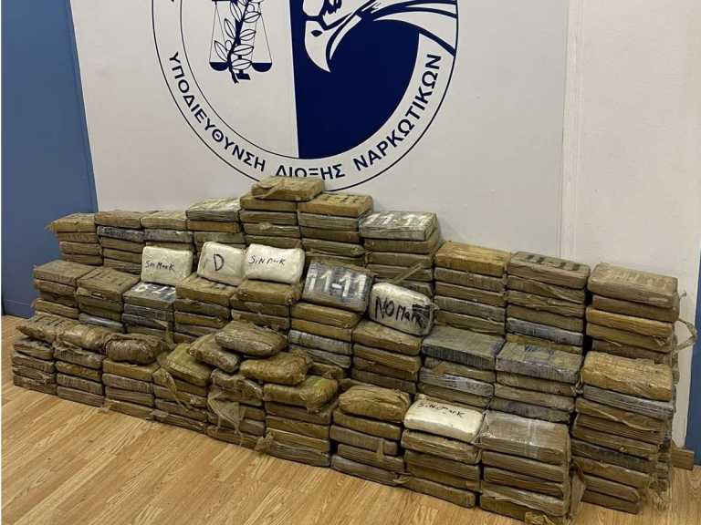 Λιμάνι Πειραιά: Τεράστια ποσότητα κοκαΐνης σε τσουβάλια καφέ