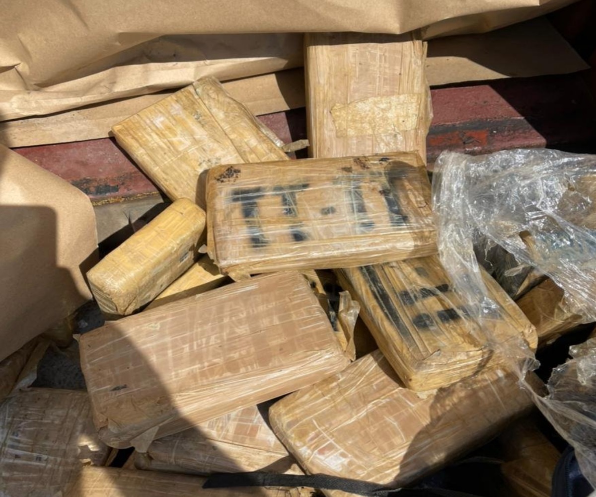 Λιμάνι Πειραιά: Εντοπίστηκαν 300 κιλά κοκαίνης  σε τσουβάλια καφέ narkotika227211