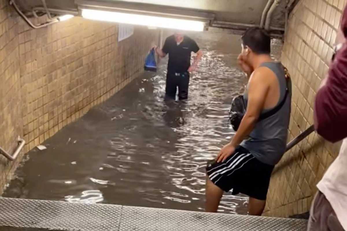 Νέα Υόρκη: Σταθμοί του Μετρό μετατράπηκαν σε λίμνες – Απίστευτες εικόνες