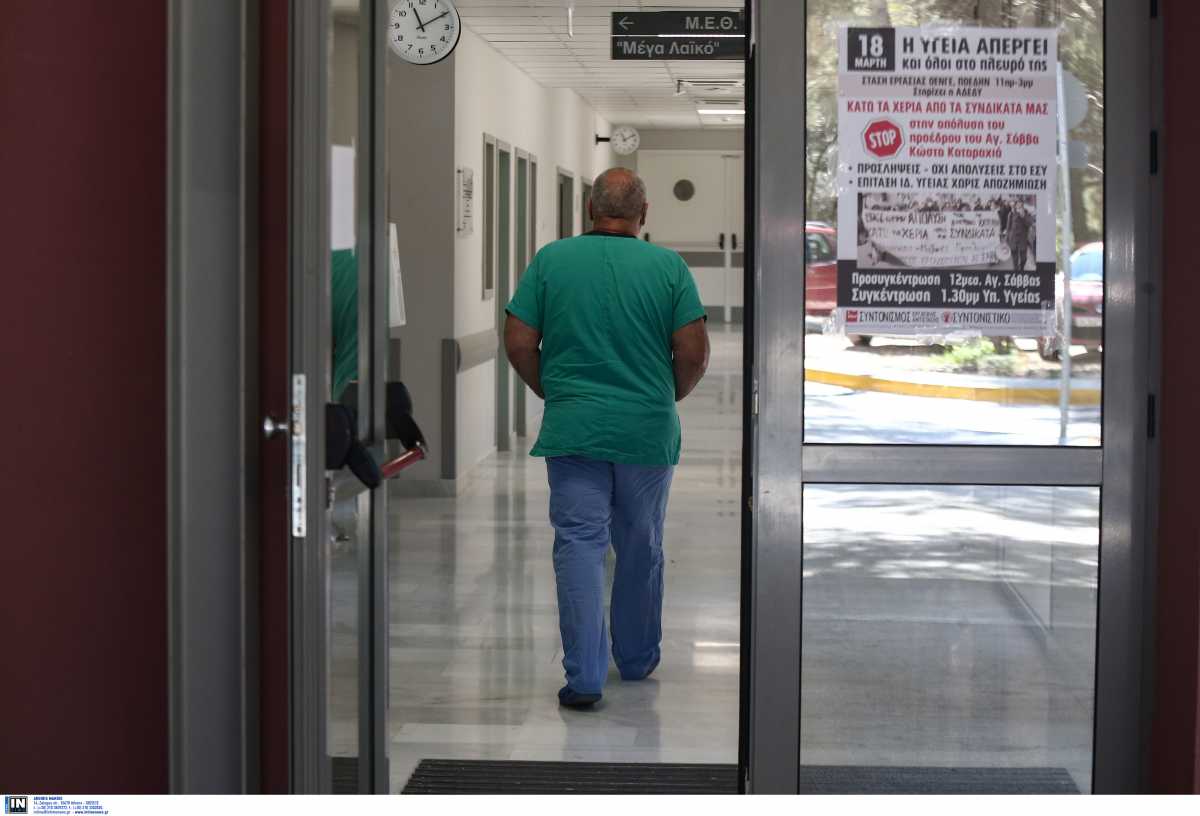ΣΥΡΙΖΑ για αναστολή ανεμβολίαστων υγειονομικών: Κίνδυνος για το ΕΣΥ, «παράθυρο» για ιδιώτες