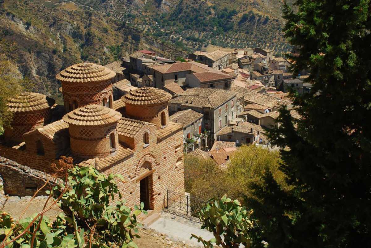 Stilo village. La Cattolica church. Calabre. Italy. (Photo by: Enrico Bottino