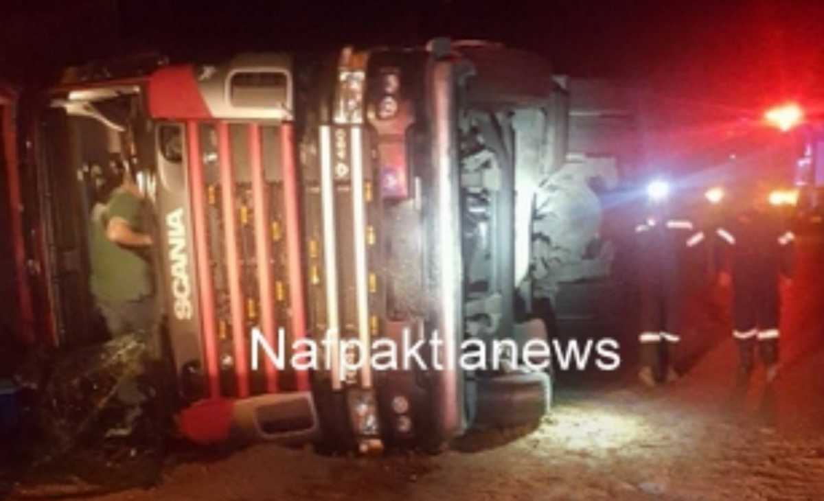 Φωκίδα: Κυκλοφοριακό χάος από εκτροπή νταλίκας – Στο νοσοκομείο ο τραυματισμένος οδηγός της