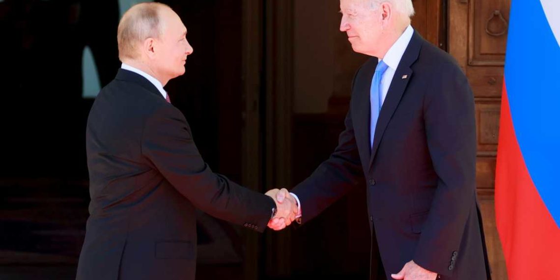 Μπάιντεν σε Πούτιν: Σταματήστε τους χάκερς και τις κυβερνοεπιθέσεις!