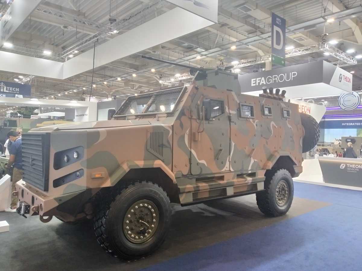 DEFEA 2021: Επιβλητικός «ΟΠΛΙΤΗΣ» – Αυτό είναι το ελληνικό τεθωρακισμένο τακτικό όχημα
