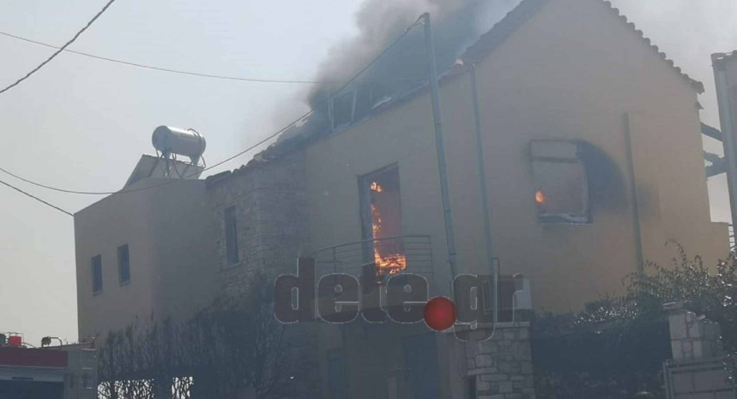 Φωτιά στην Πάτρα: Στις φλόγες Σούλι, Ελεκίστρα και Εγλυκάδα – Κάηκαν σπίτια, εκκενώνονται οικισμοί