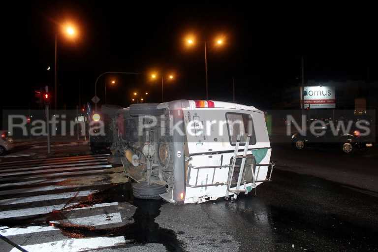 Πικέρμι: Σφοδρό τροχαίο στην Λεωφόρο Μαραθώνος - Σμπαράλια 2 Ι.Χ (pics)