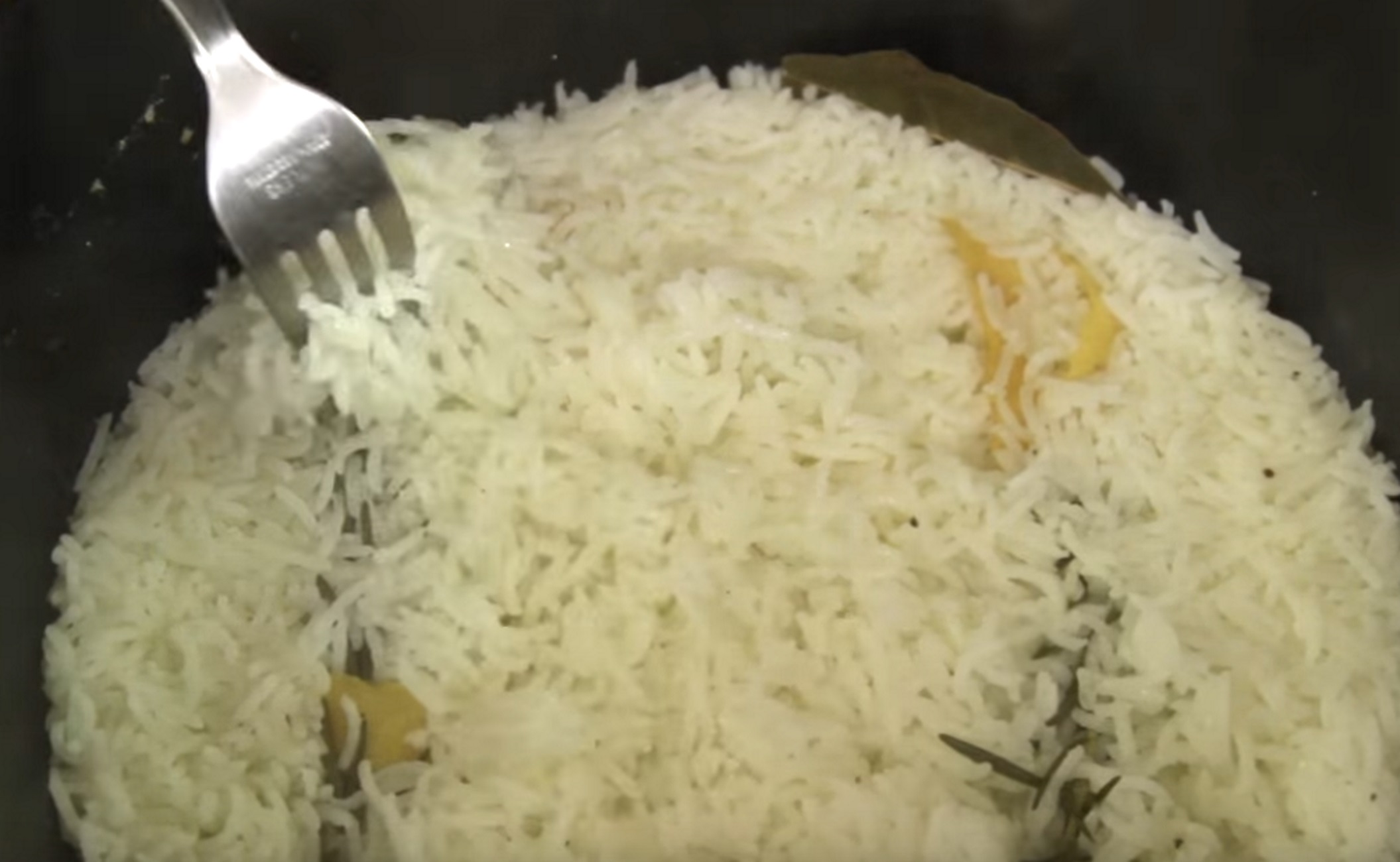 Βόλος: Αθλιότητες σε γεύμα οικογένειας όταν το ρύζι του τρίχρονου παιδιού  έπεσε στο πάτωμα