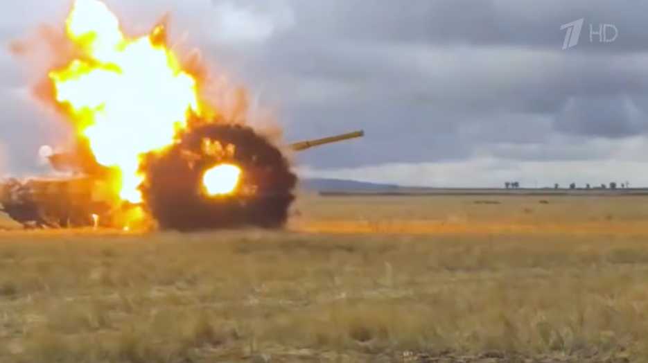 T-72: Έτσι το ρωσικό τανκ αναχαιτίζει αντιαρματικό πύραυλο – Καρέ καρέ εντυπωσιακά πλάνα [vid]