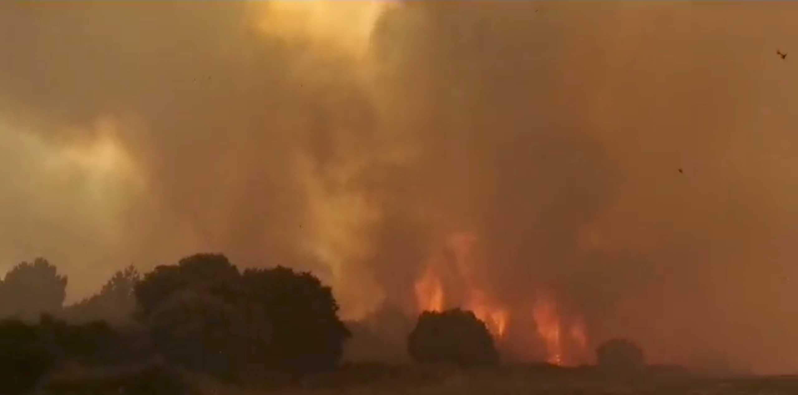 Smoke billows from a wildfire near Cuglieri, Sardinia, Italy July 25, 2021, in this screen grab obtained from a social media video. CRONACHE NUORESI via REUTERS THIS IMAGE HAS BEEN SUPPLIED BY A THIRD PARTY. MANDATORY CREDIT. NO RESALES. NO ARCHIVES.