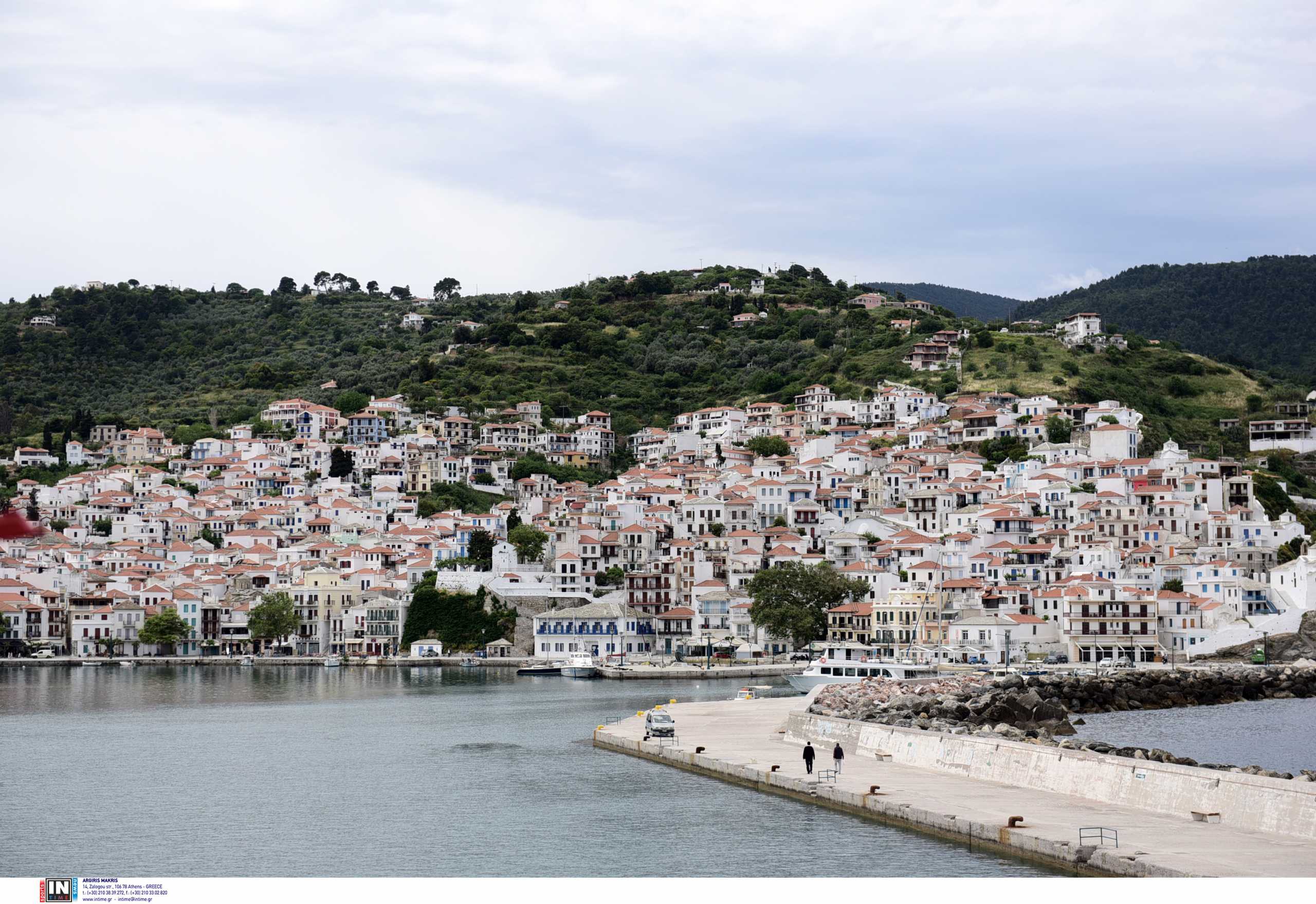 Σκόπελος: Κακός χαμός σε έλεγχο για ανασφάλιστους εργαζόμενους σε beach bar – «Είστε κλέφτες κύριοι»