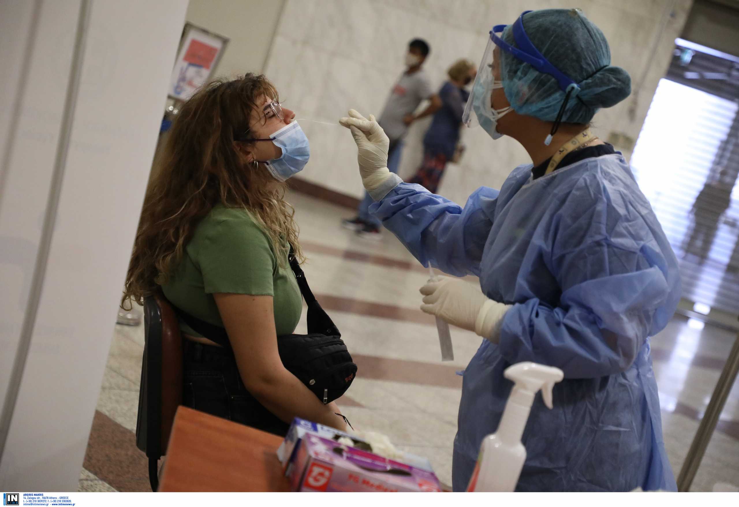 Υποχρεωτικά δυο τεστ την εβδομάδα για τους ανεμβολίαστους εργαζόμενους στον τουρισμό